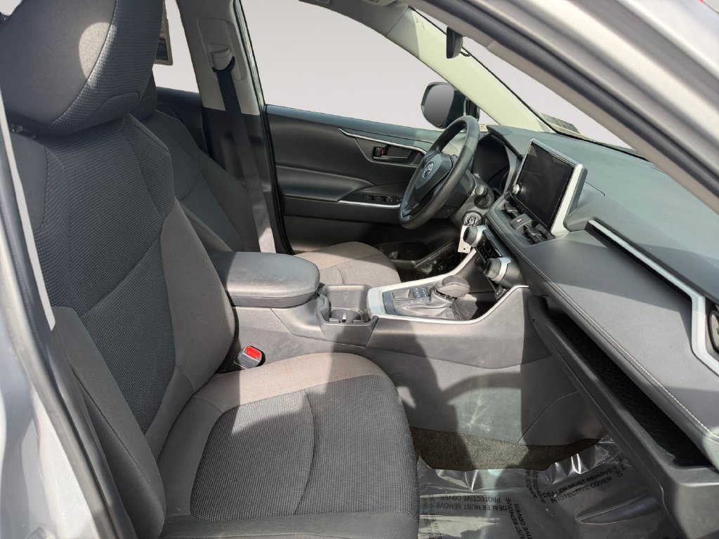 Used 2025 Toyota RAV4 LE AWD/4WD image 15