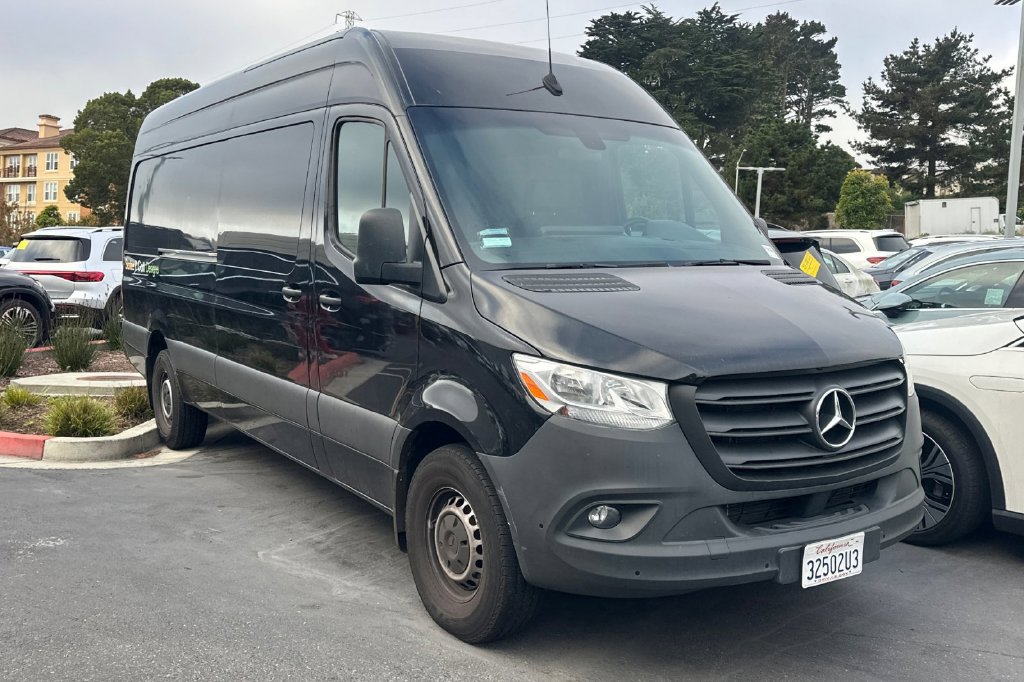 Used 2023 Mercedes-Benz Sprinter 2500 image 2