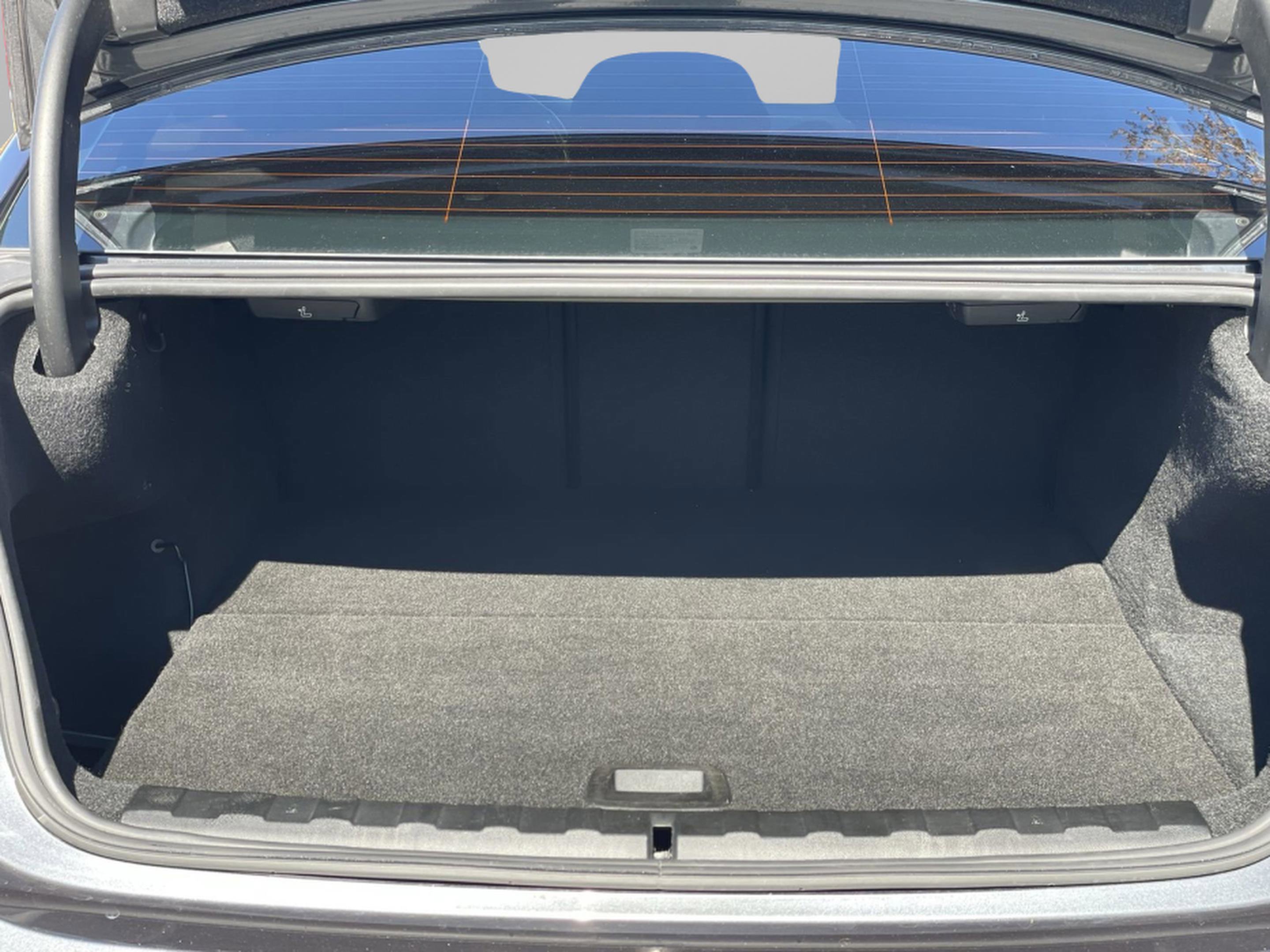 Used 2021 BMW 330e w/ Convenience Package image 32