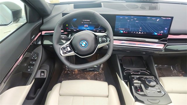 Used 2025 BMW i5 xDrive40 image 38