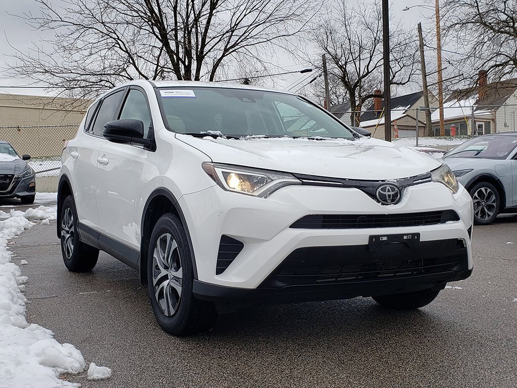 Used 2018 Toyota RAV4 LE image 3