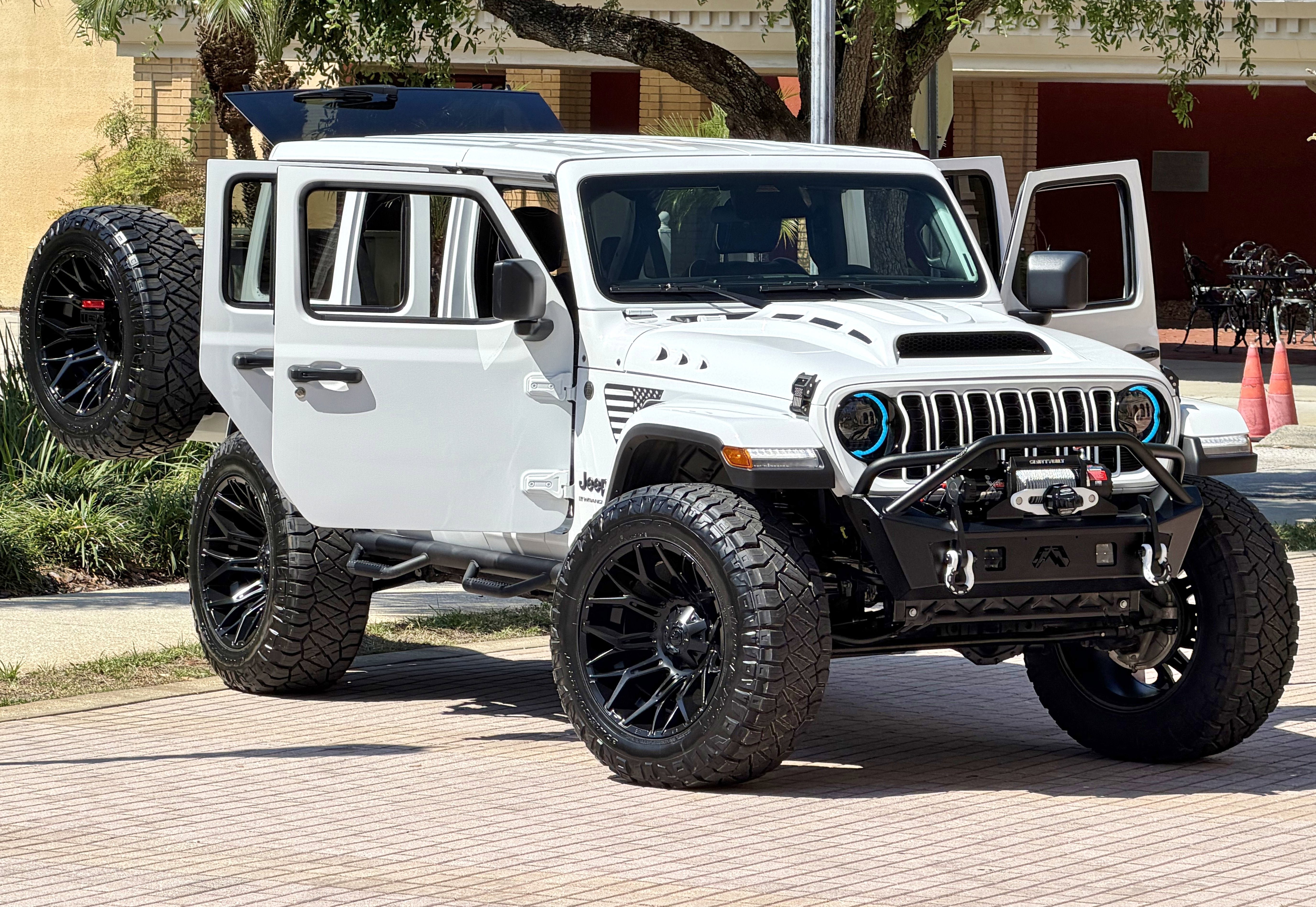 Used 2026 Jeep Wrangler Sahara AWD/4WD image 43