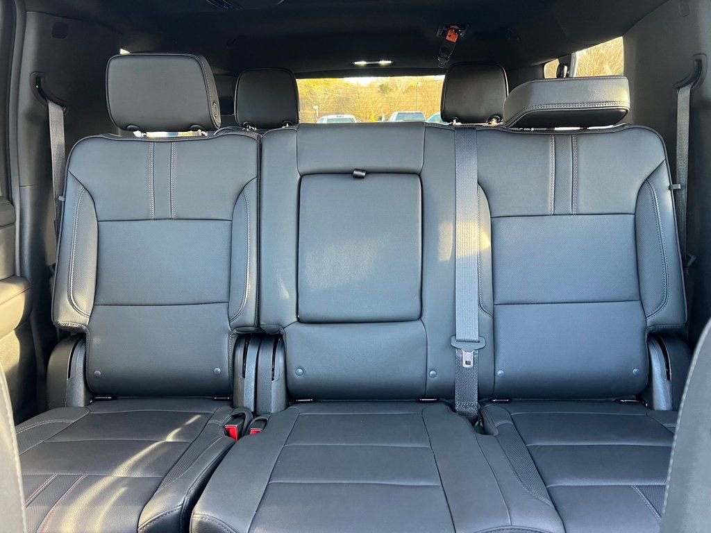 Used 2024 Chevrolet Suburban RST w/ Luxury Package image 17