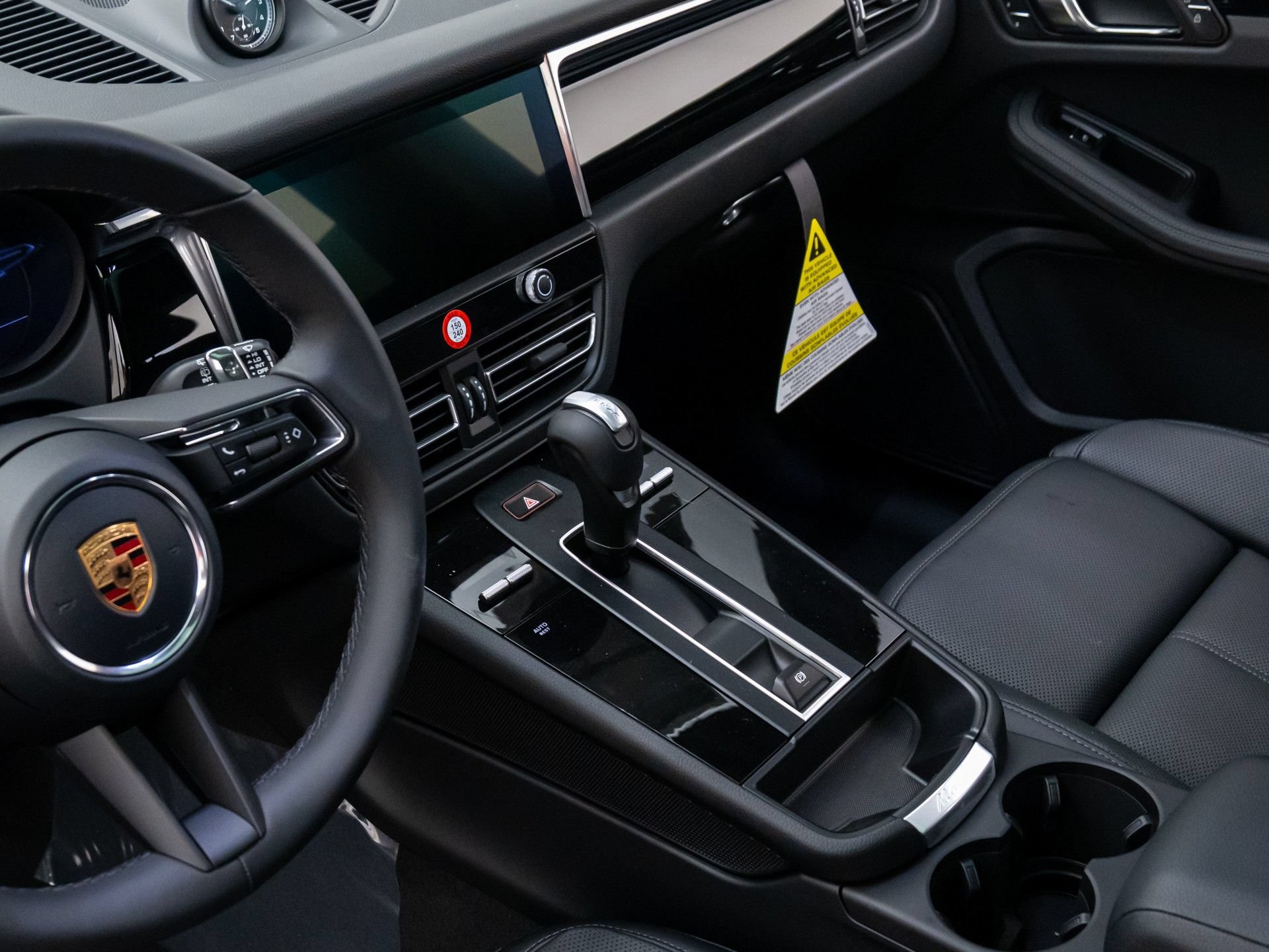 Certified 2026 Porsche Macan AWD/4WD image 13