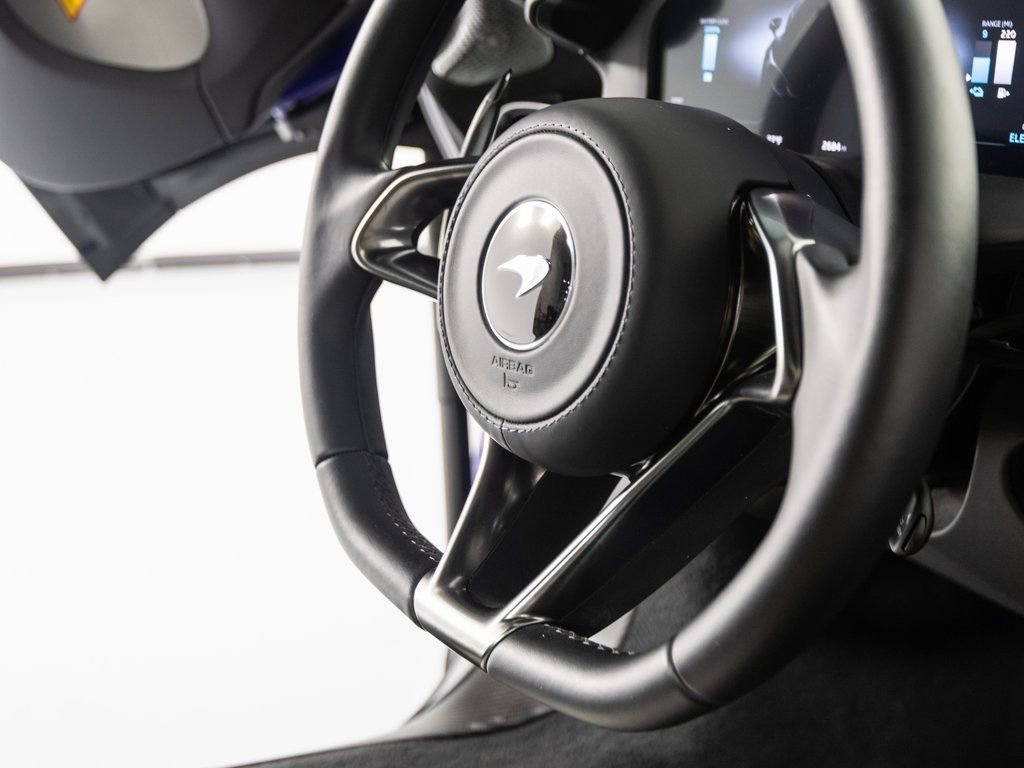 Used 2023 McLaren Artura RWD image 25