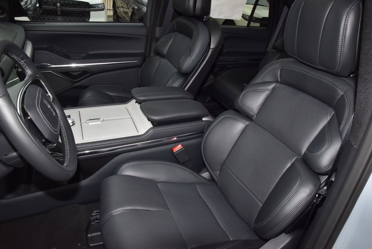 New 2026 Lincoln Navigator Reserve AWD/4WD image 36