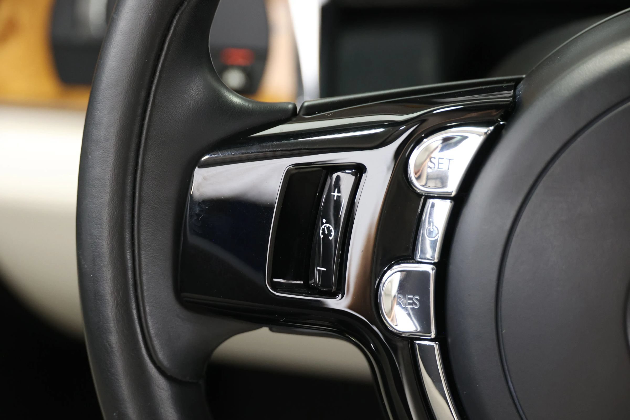 Used 2017 Rolls-Royce Wraith RWD image 35