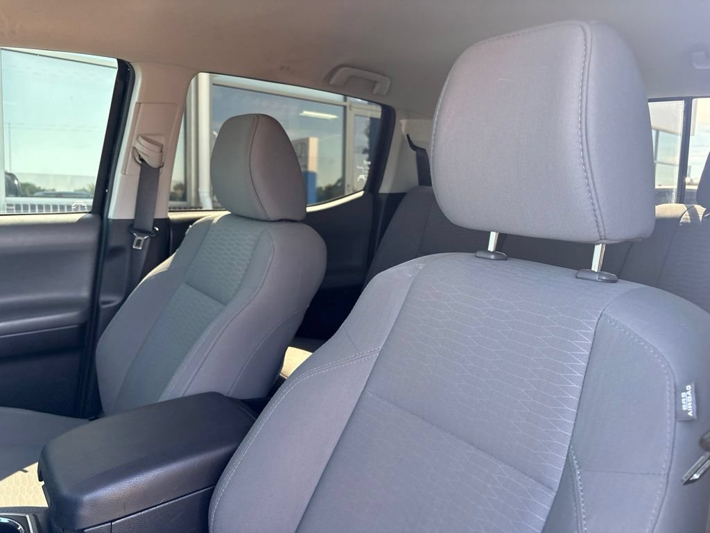 Used 2018 Toyota Tacoma SR5 AWD/4WD image 11