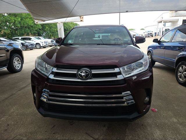 Used 2017 Toyota Highlander XLE FWD image 2