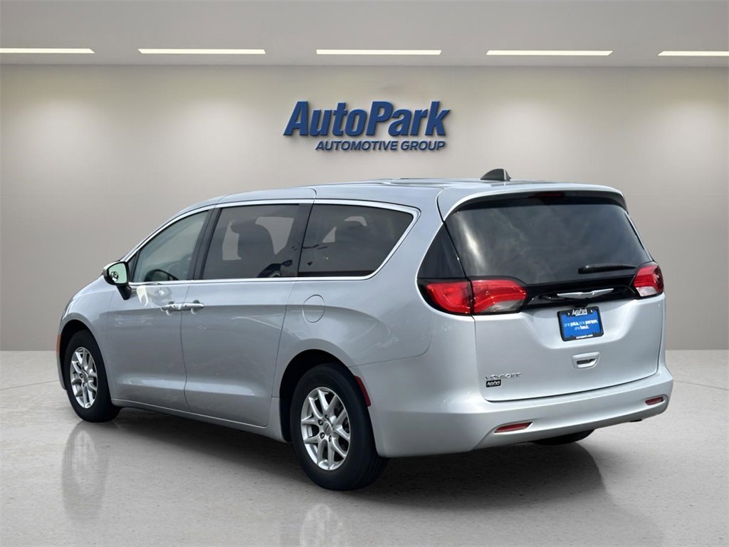 Used 2023 Chrysler Voyager LX image 5