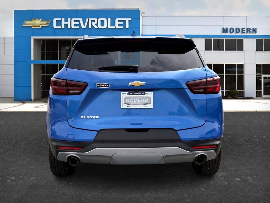 Used 2024 Chevrolet Blazer LT w/ Convenience Package FWD image 4