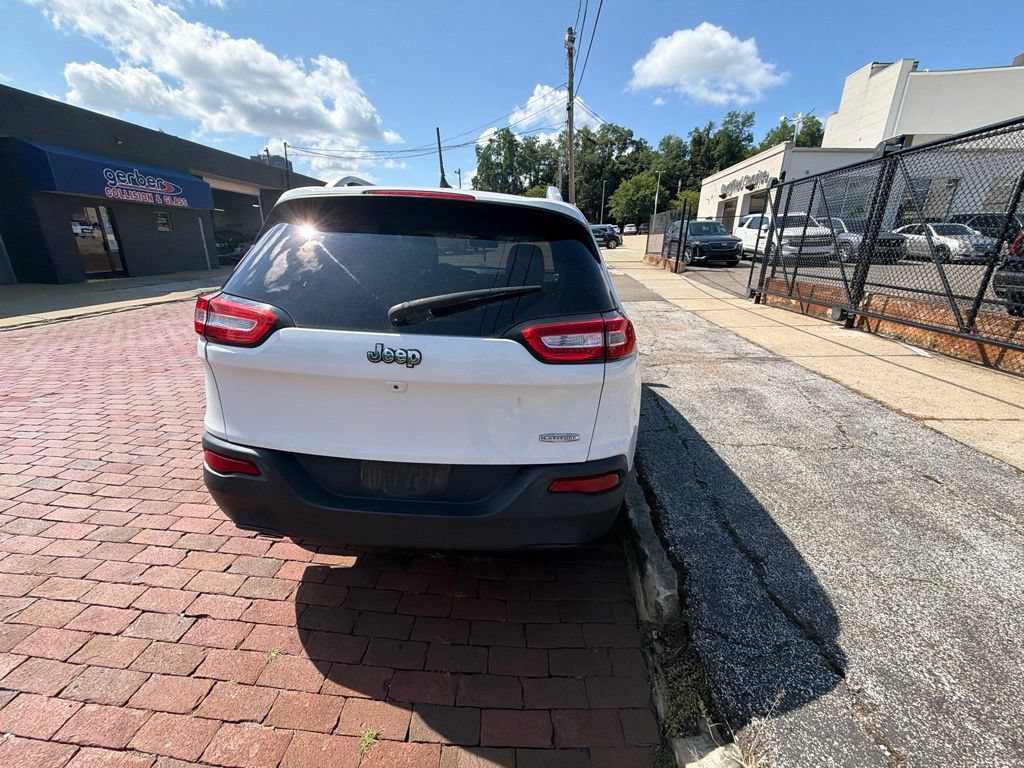Used 2015 Jeep Cherokee Latitude w/ Cold Weather Group FWD image 7