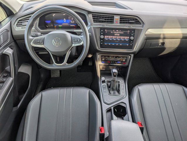 Used 2023 Volkswagen Tiguan SE image 6
