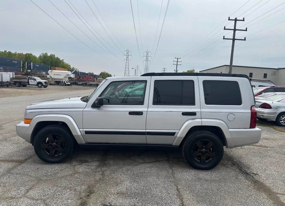 Used 2006 Jeep Commander 4WD image 2