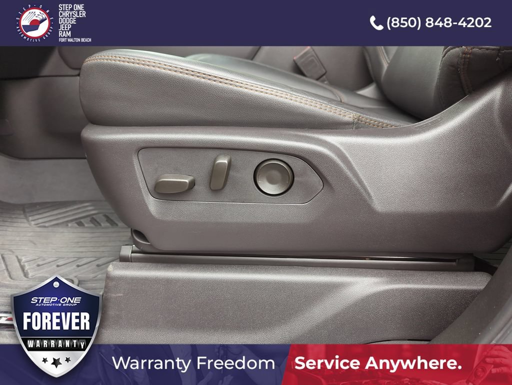 Used 2024 GMC Sierra 2500 AT4 w/ Technology Package AWD/4WD image 12