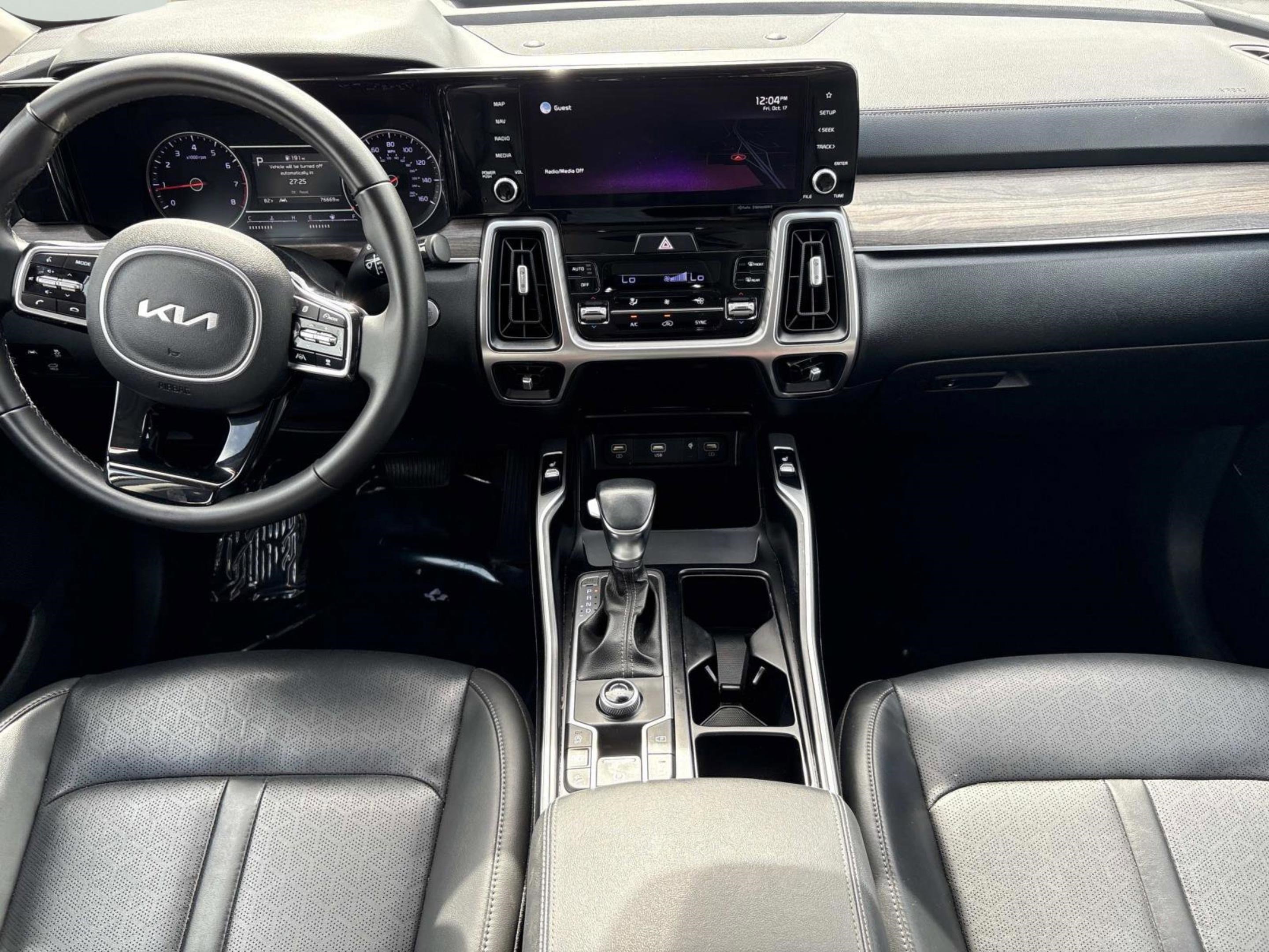 Used 2022 Kia Sorento EX w/ Panoramic Sunroof Package image 16