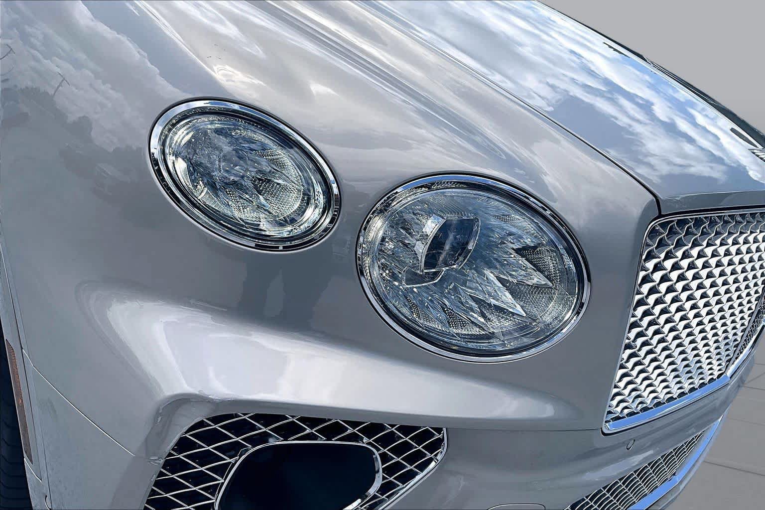Used 2022 Bentley Bentayga AWD/4WD image 27
