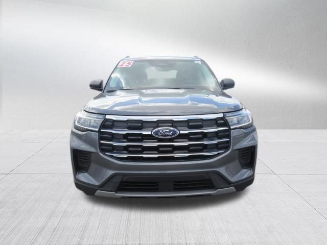 Used 2025 Ford Explorer Active RWD image 8