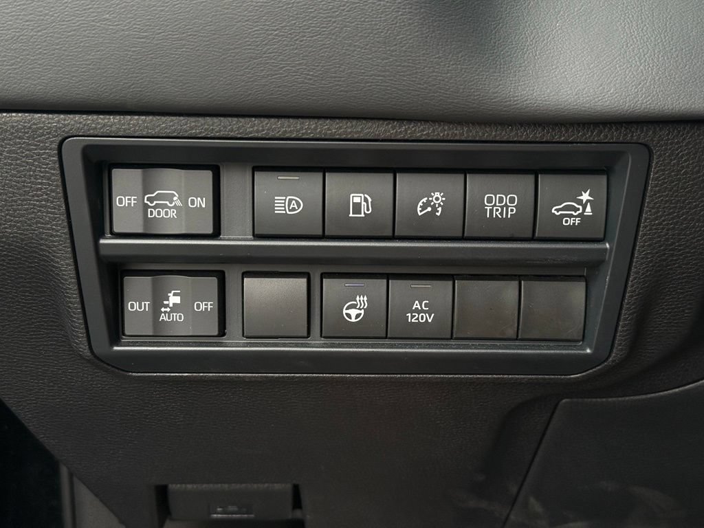 Used 2024 Toyota Sequoia Platinum AWD/4WD image 22