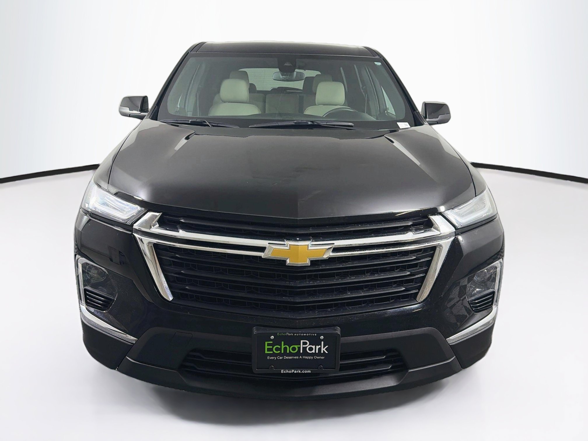 Used 2023 Chevrolet Traverse LS FWD image 2