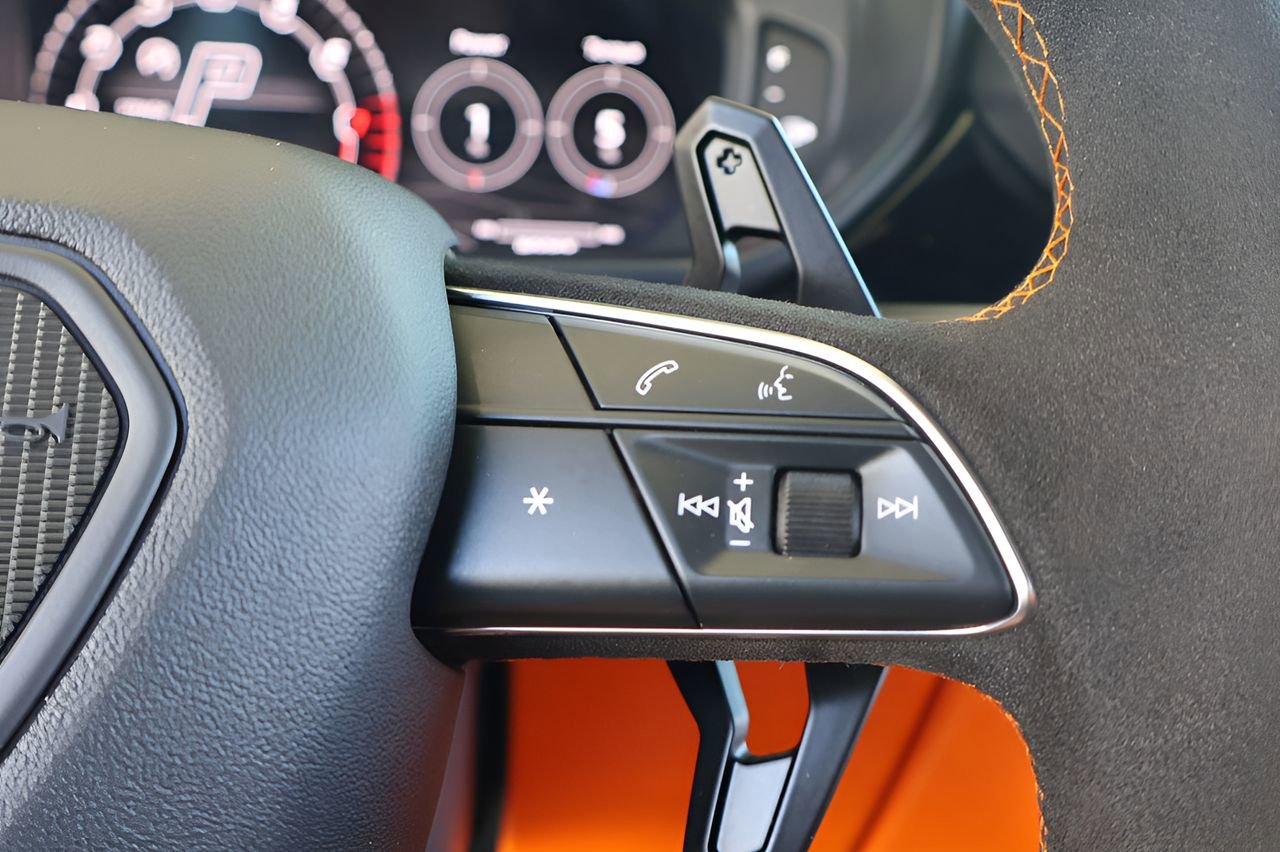 Used 2022 Lamborghini Urus AWD/4WD image 24