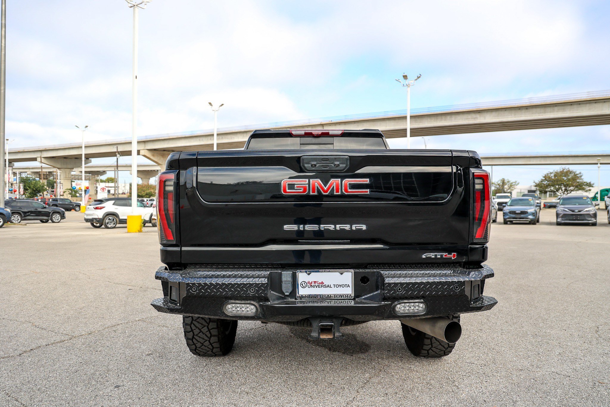 Used 2024 GMC Sierra 2500 AT4 w/ AT4 Premium Plus Package AWD/4WD image 10