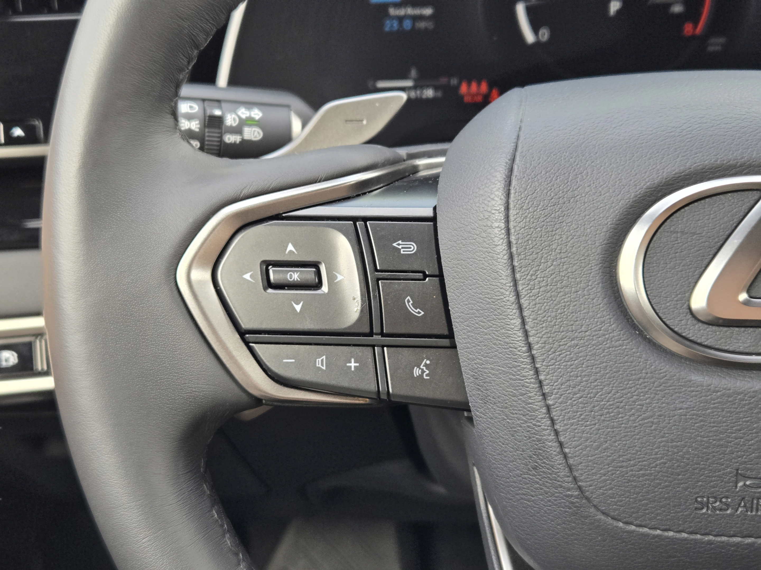 Used 2025 Lexus RX 350 FWD w/ Technology Package image 23