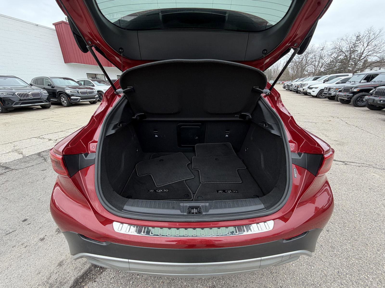 Used 2018 INFINITI QX30 AWD image 23