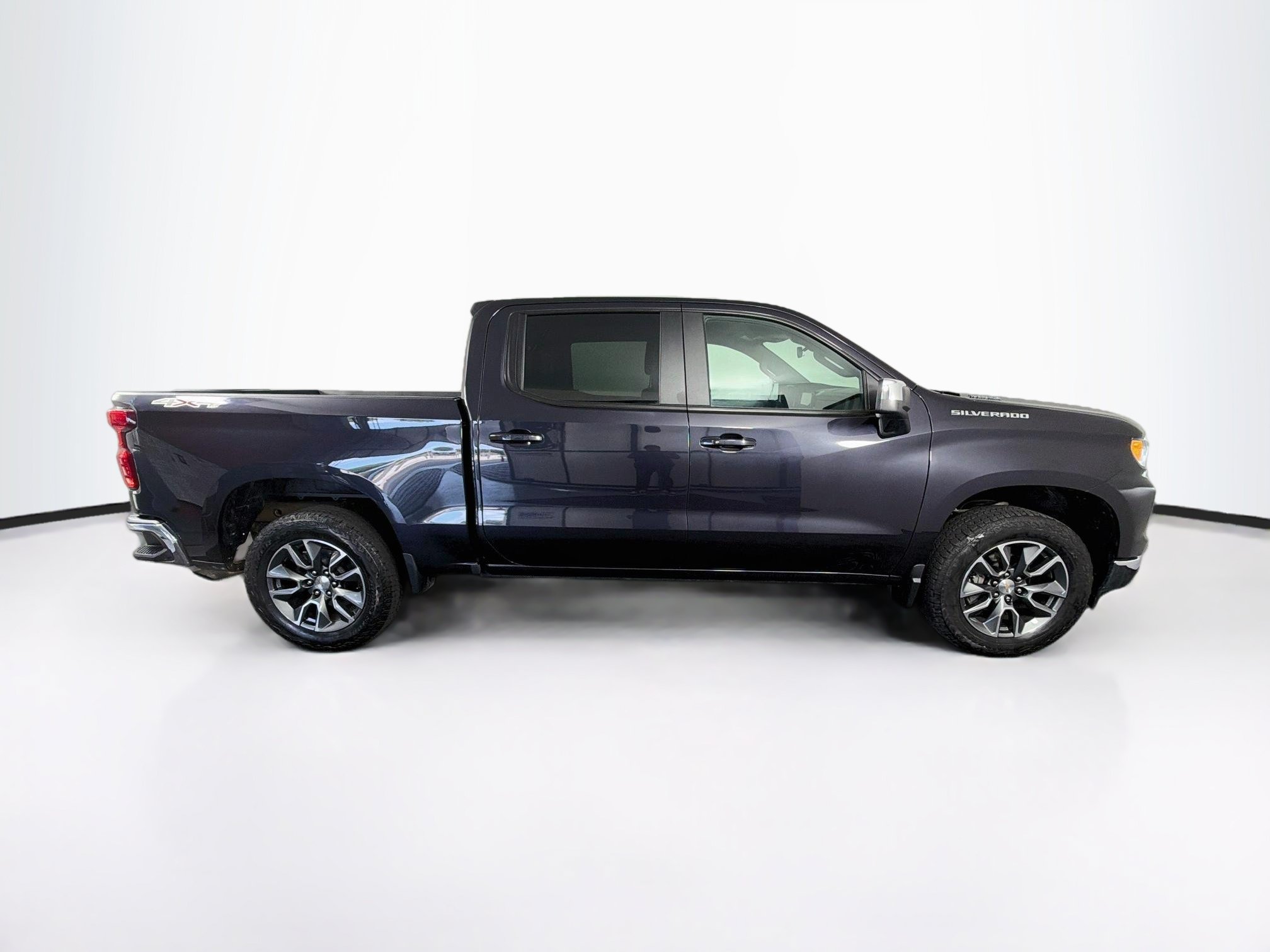 Used 2024 Chevrolet Silverado 1500 LT AWD/4WD image 10