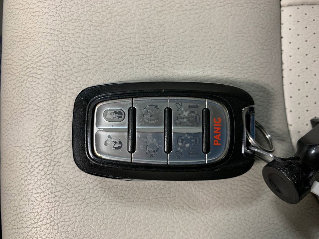 Used 2021 Chrysler Pacifica Touring-L image 31