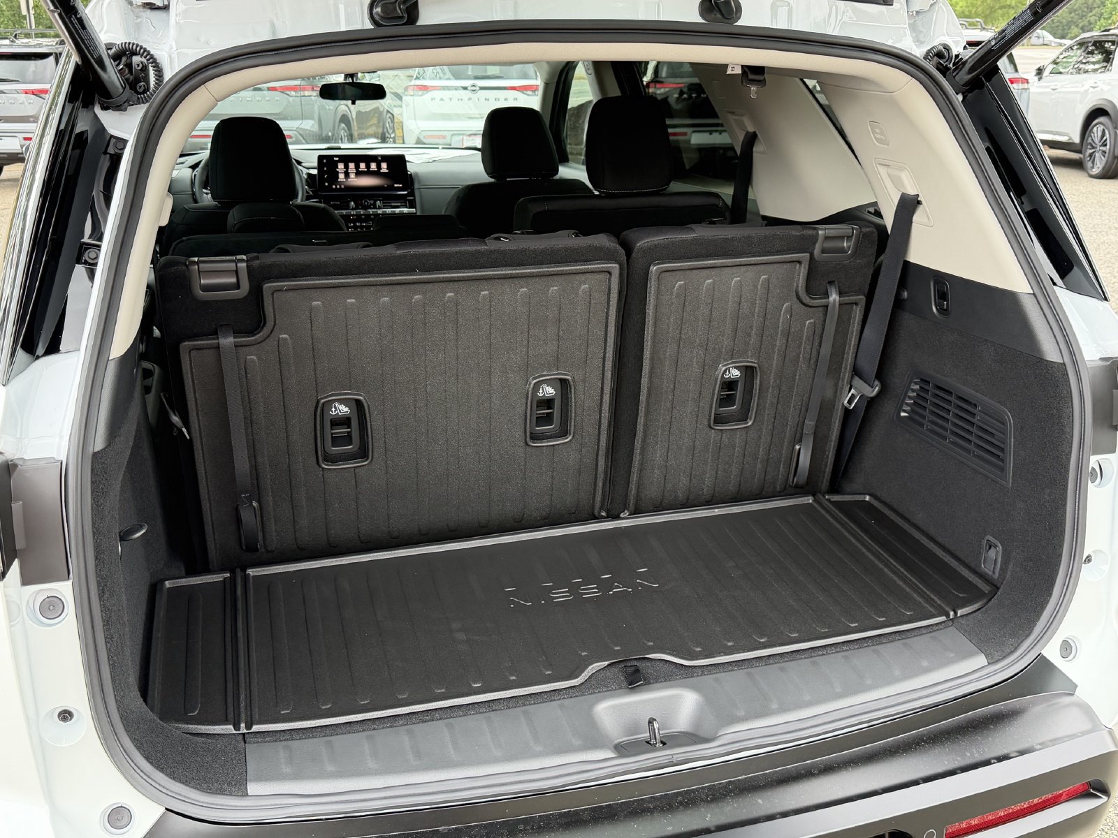 New 2026 Nissan Pathfinder SV w/ SV Premium Package FWD image 29