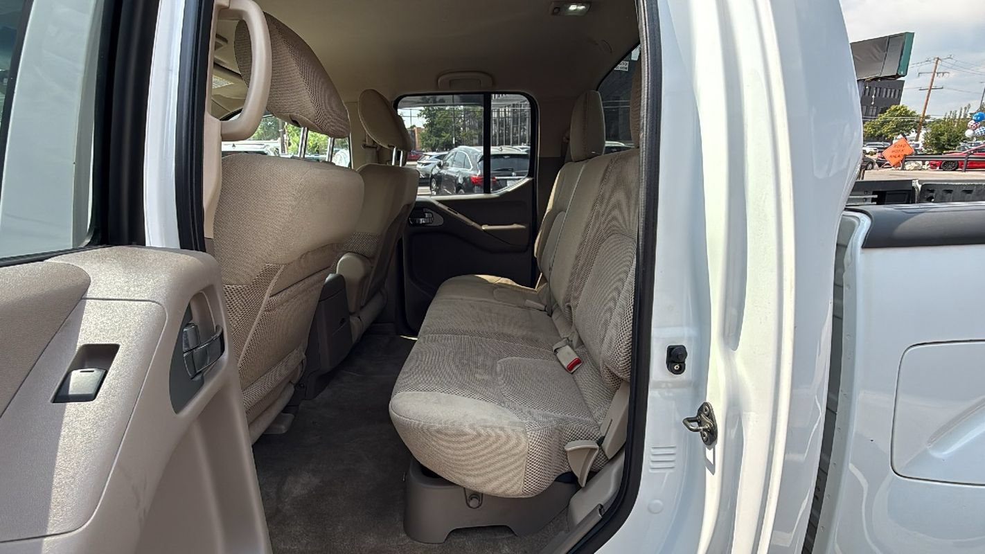 Used 2012 Nissan Frontier SV w/ SV Premium Utility Pkg AWD/4WD image 12