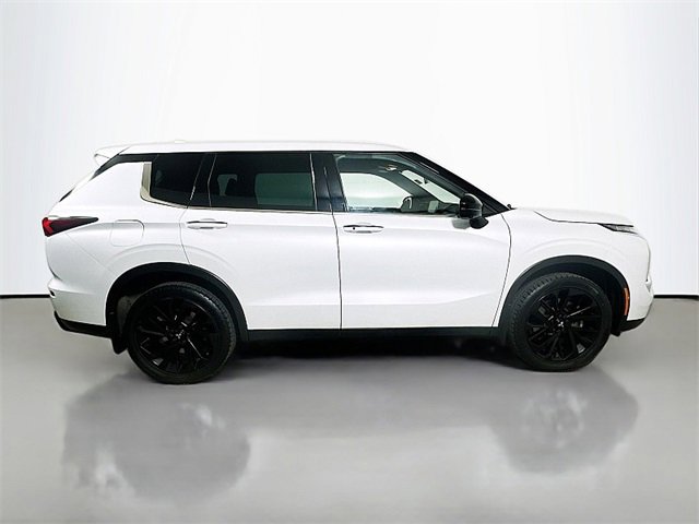 Used 2023 Mitsubishi Outlander SE image 8