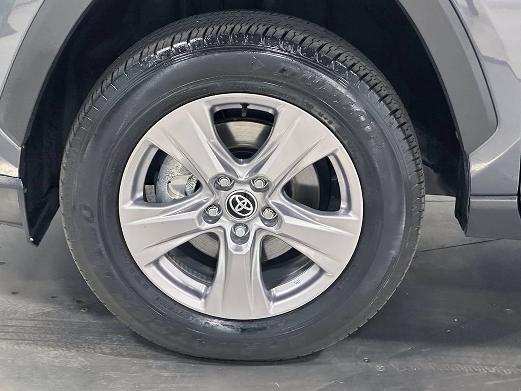 Used 2025 Toyota RAV4 LE AWD/4WD image 14