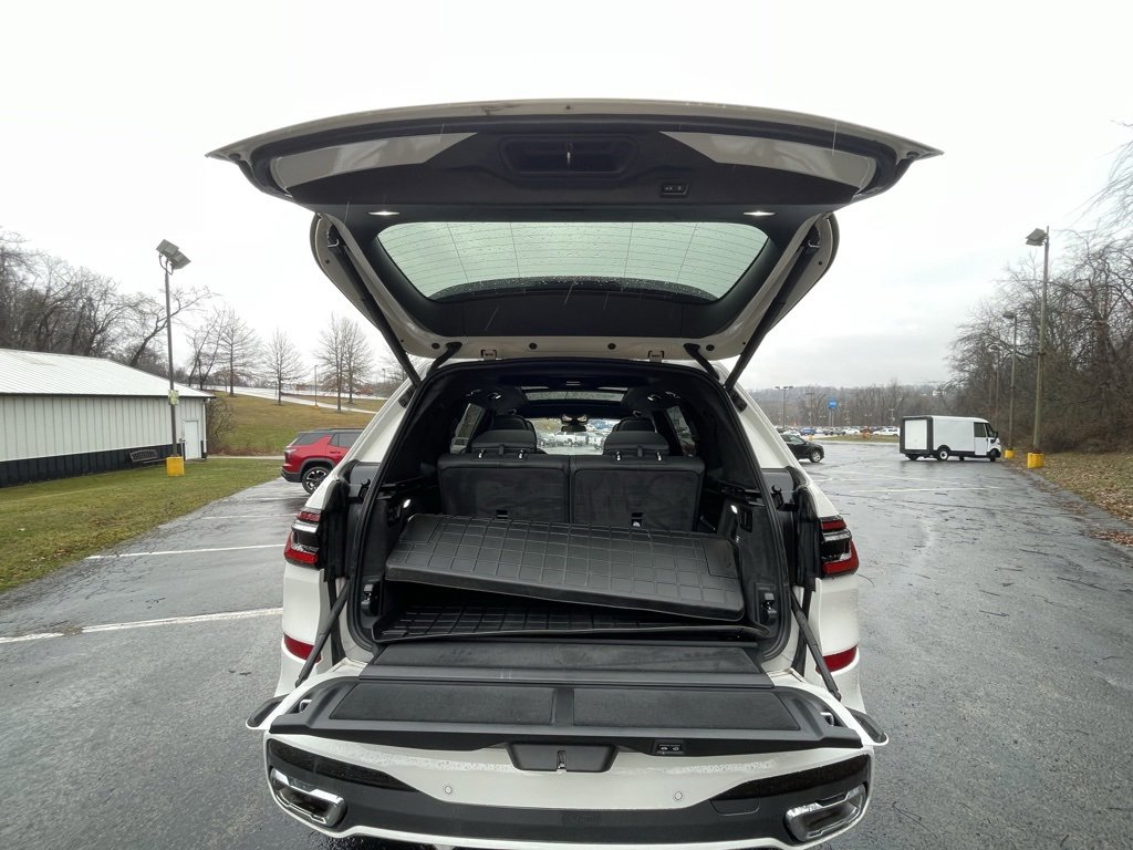 Used 2025 BMW X7 xDrive40i w/ M Sport Package image 24