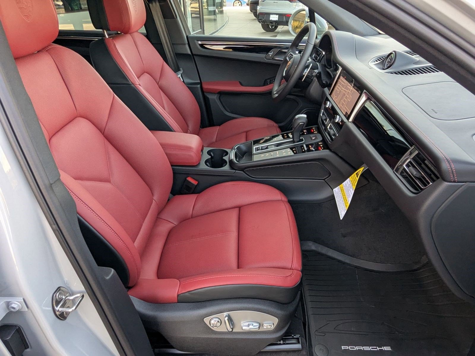 New 2026 Porsche Macan AWD/4WD image 25