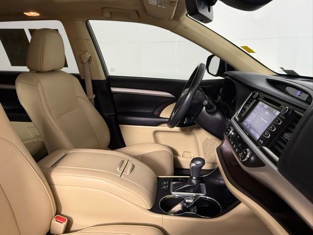 Used 2019 Toyota Highlander XLE FWD image 51