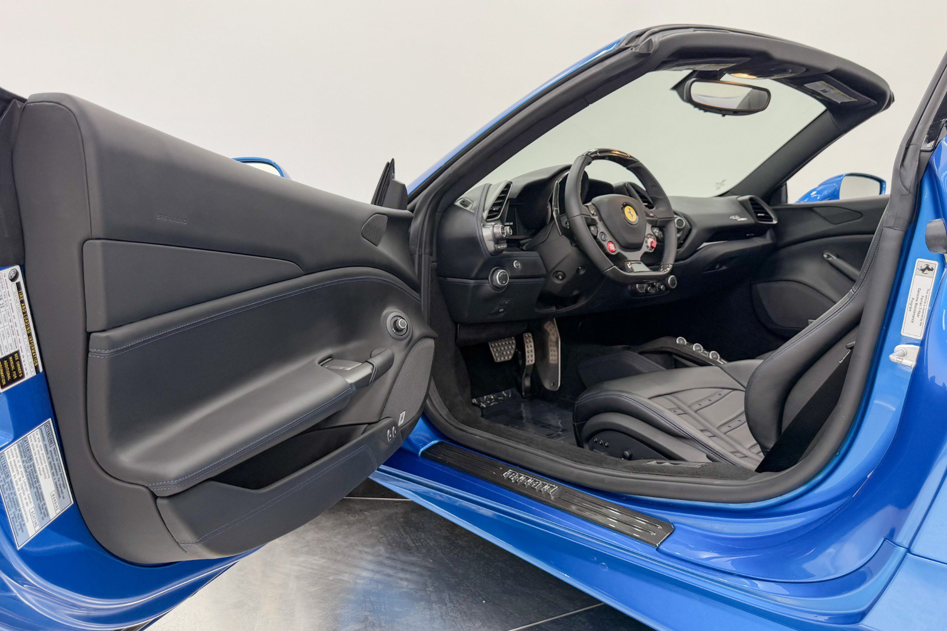 Used 2018 Ferrari 488 Spider RWD image 22