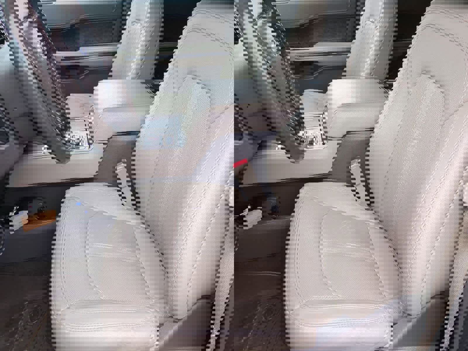 Used 2020 Ford Expedition Max Limited image 16