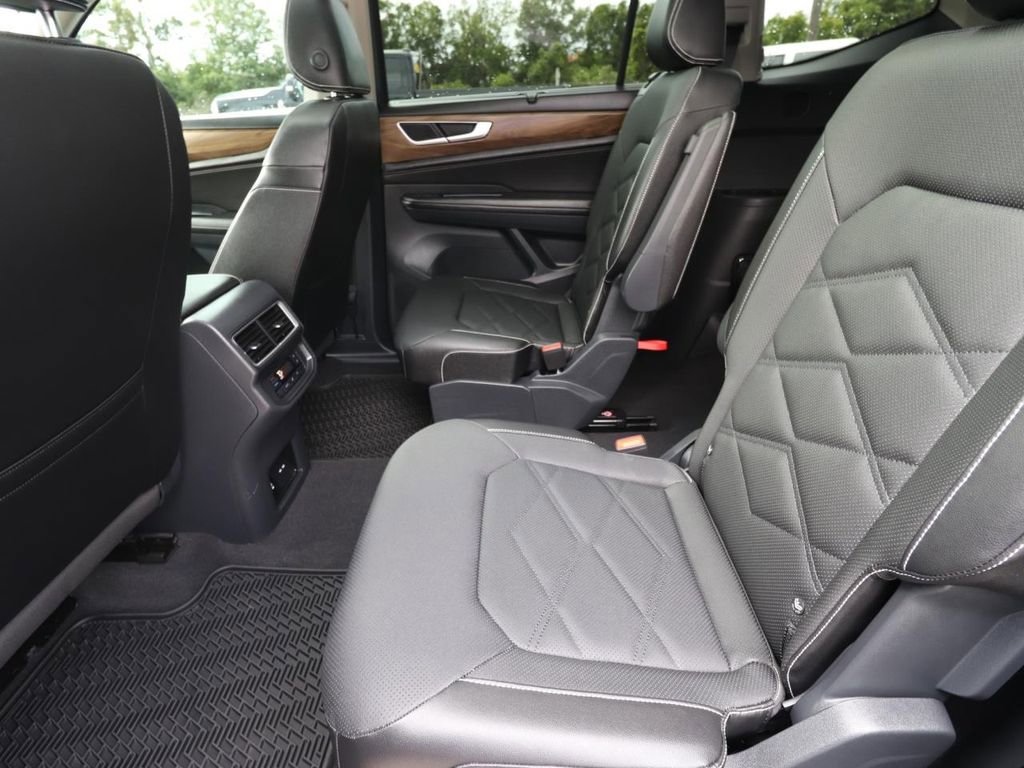 Used 2025 Volkswagen Atlas SE image 14