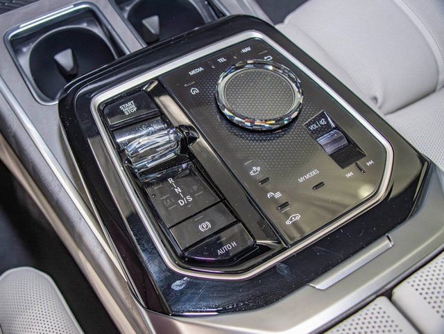 Used 2026 BMW 740i xDrive w/ Executive Package image 19