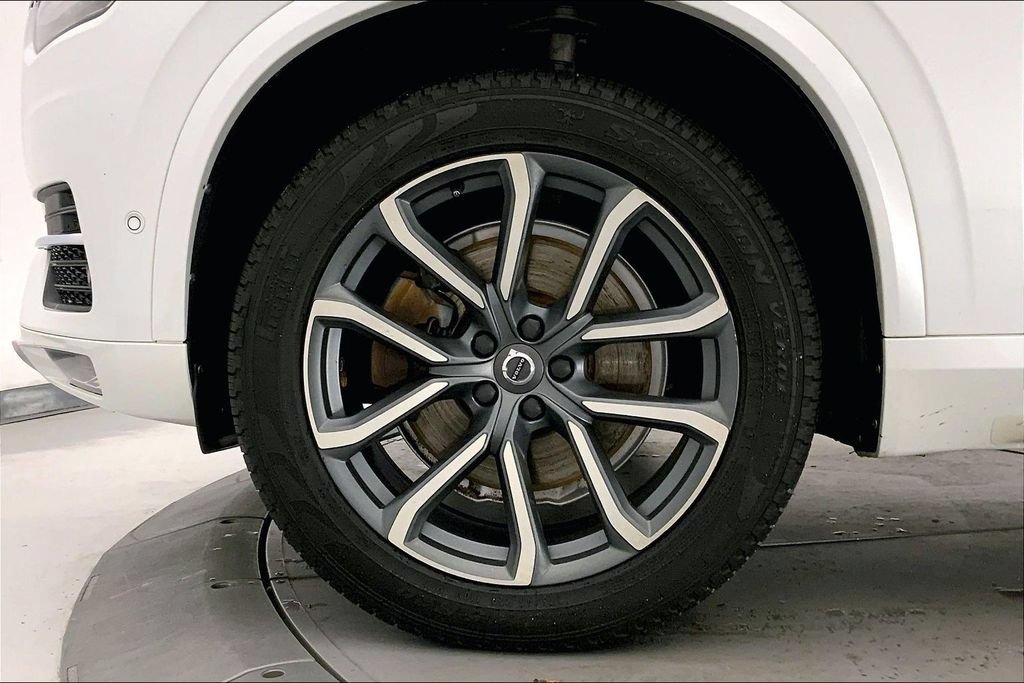 Used 2017 Volvo XC90 T6 Momentum w/ Vision Package AWD/4WD image 8