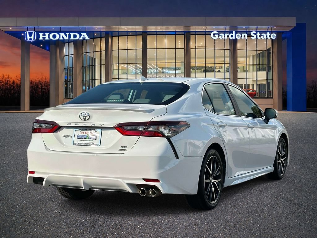 Used 2024 Toyota Camry SE AWD/4WD image 3