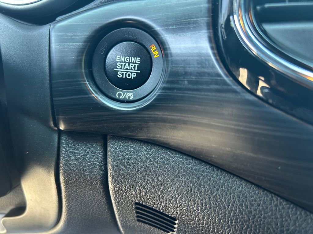 Certified 2019 Jeep Grand Cherokee Altitude AWD/4WD image 24