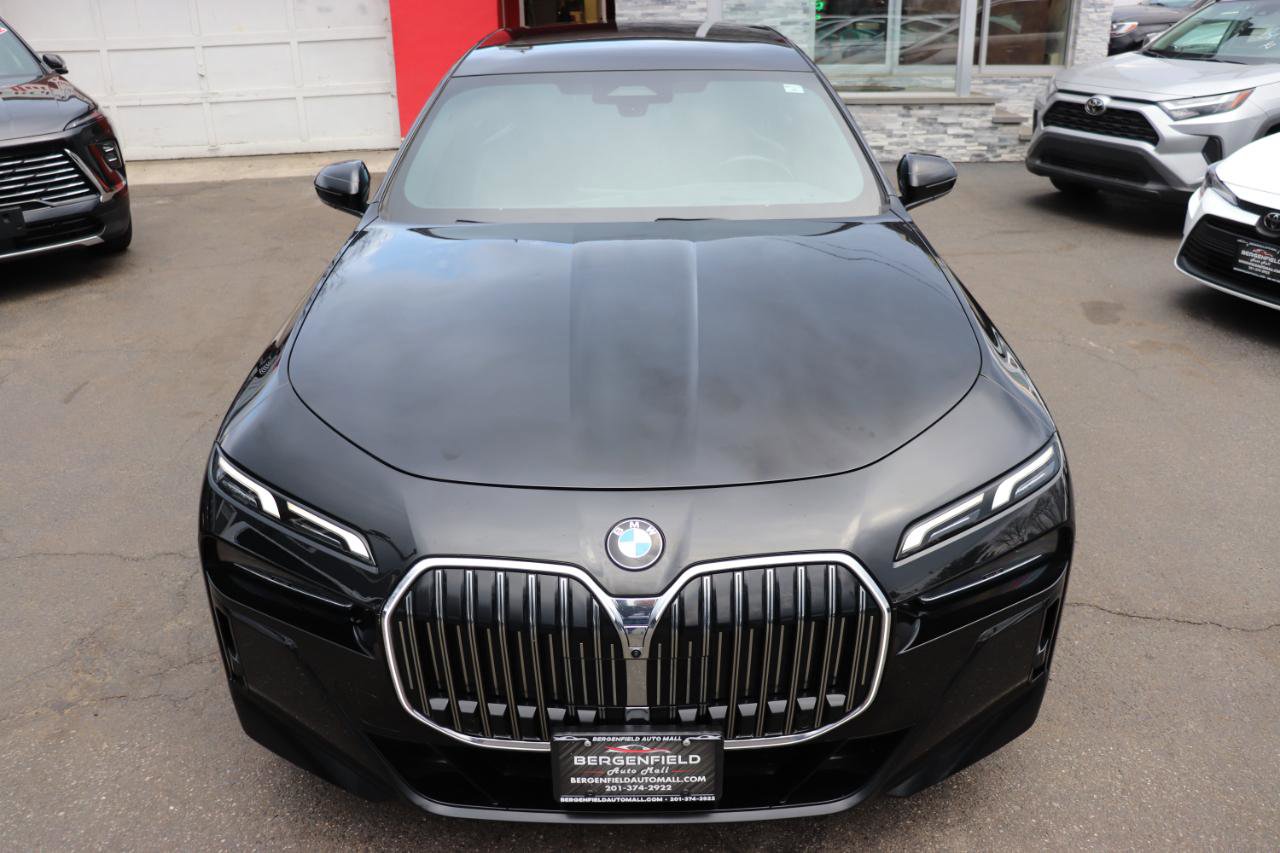 Used 2024 BMW 740i xDrive AWD/4WD image 9