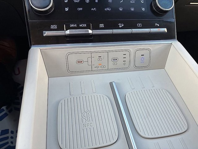 Used 2024 Hyundai Santa Fe Limited image 29