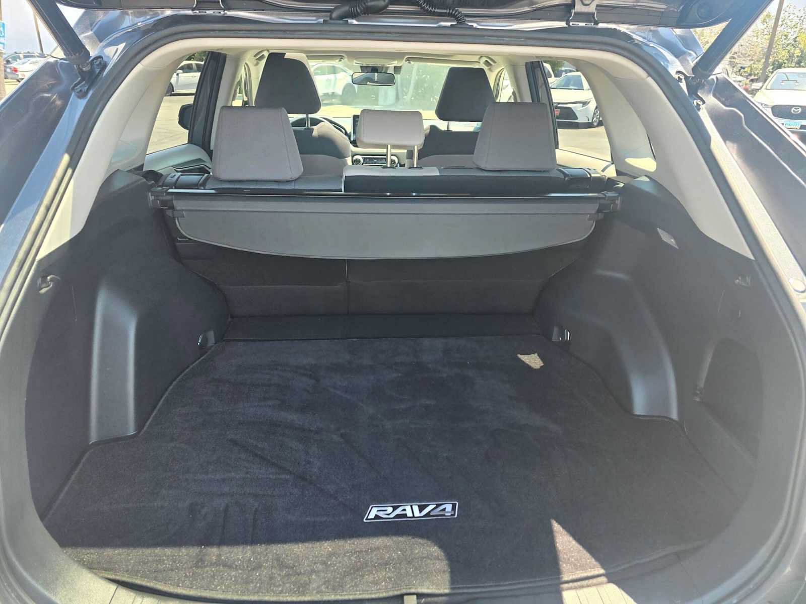Used 2020 Toyota RAV4 XLE w/ Convenience Package AWD/4WD image 14