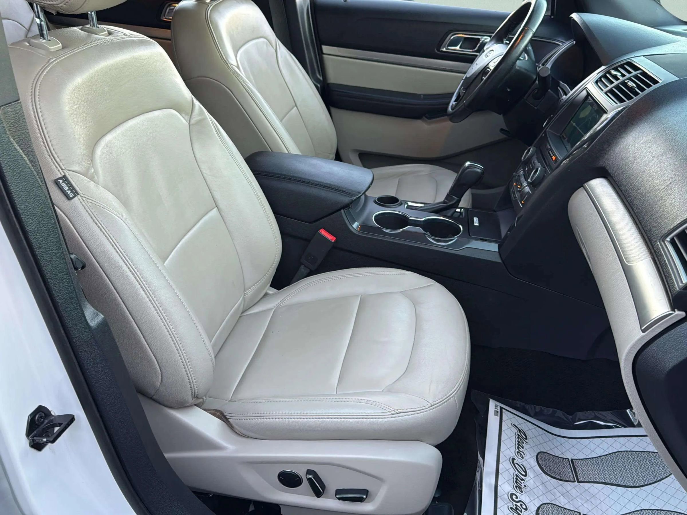 Used 2018 Ford Explorer XLT w/ Equipment Group 202A image 14