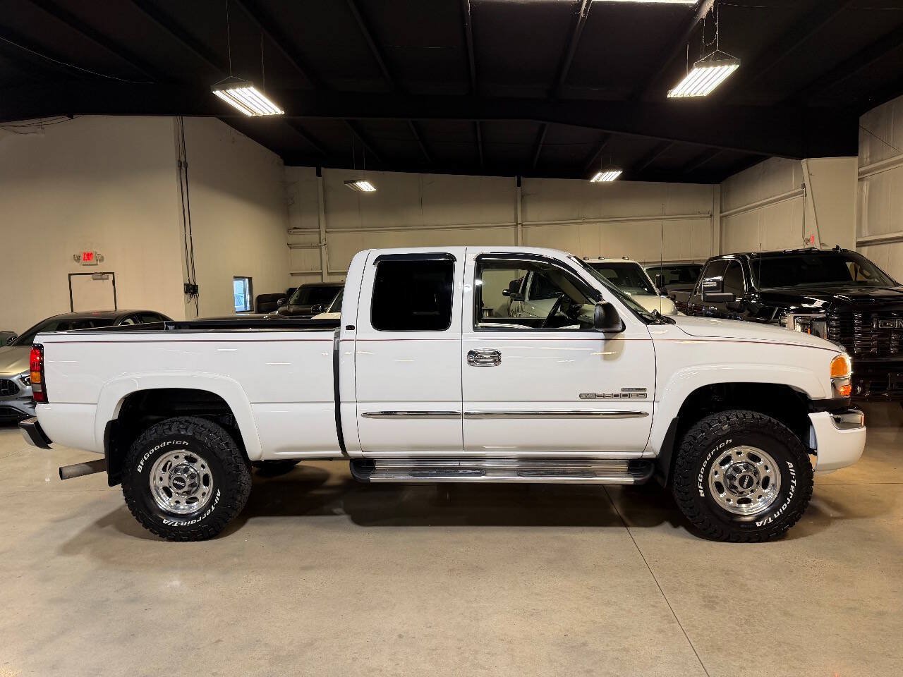 Used 2007 GMC Sierra 2500 SLE w/ Heavy-Duty Power Package RWD image 4