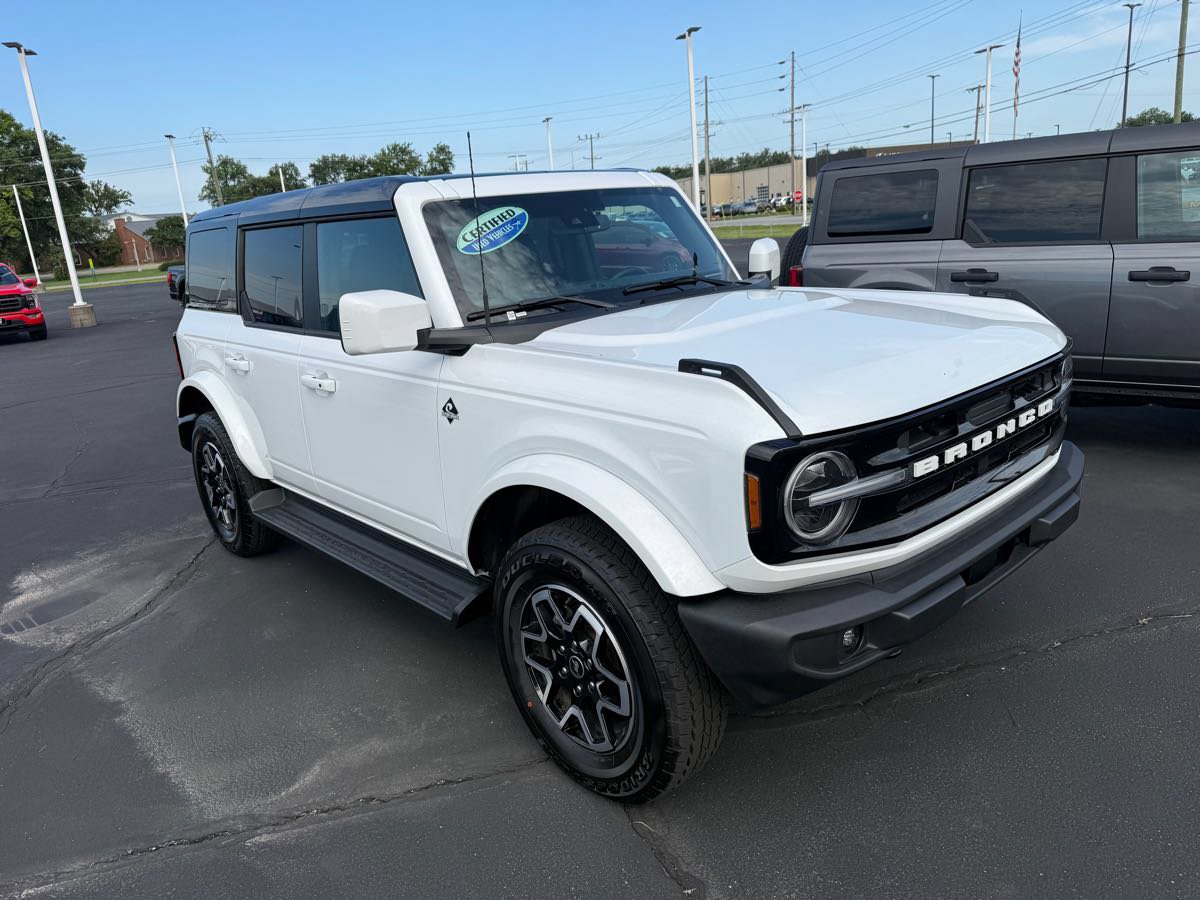 Used 2025 Ford Bronco Outer Banks AWD/4WD image 3